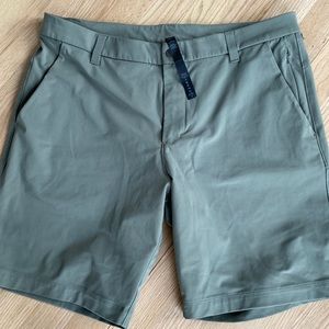 Lululemon commission classic shorts